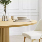 Tavolo da pranzo rotondo in legno massello da 60 pollici, tavolo da cucina per 6-8 persone con piano d'appoggio e gambe cilindriche concave per soggiorno/sala da pranzo, caffè, ufficio, naturale