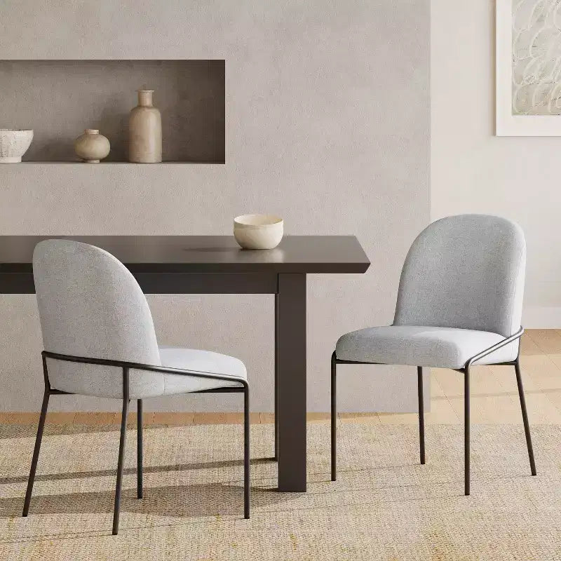 Sedia da pranzo Aiken moderna in poliestere con struttura in ferro
