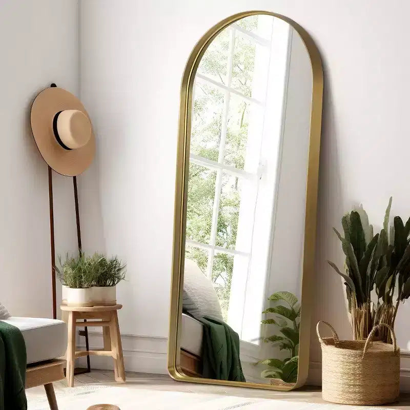 Specchio a figura intera a forma di arco arrotondato Gold da 31,5 x 70,87 pollici in lega di alluminio senza supporto per la decorazione della parete del soggiorno e della camera da letto