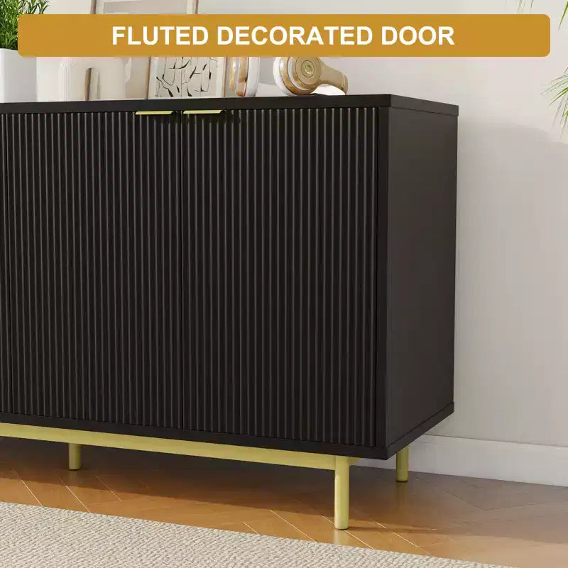 Poltrona moderna, con gambe in tubolare di ferro color oro, schienale in velluto e confortevole