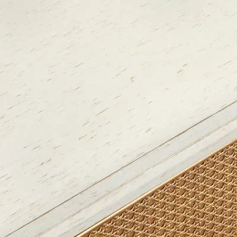 Lati Rattan Door Buffet Bianco Antico/Naturale: Credenza Stile Glam, Ripiani Regolabili