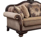 Divano Chateau De Ville da 89" con Rivetti e Intagli in Legno