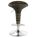Sgabello da bar regolabile in 2 pezzi in rattan marrone con base cromata